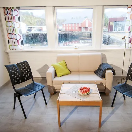 Vandrarhem Lofoten Sommerhotell Og Kabelvåg
