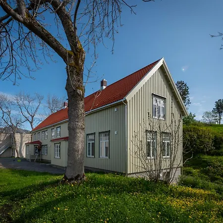 Hostel Lofoten Sommerhotell Og