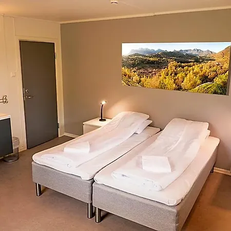 Lofoten Sommerhotell Og بيت شباب