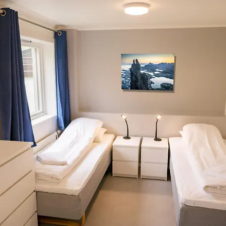 Lofoten Sommerhotell Og بيت شباب
