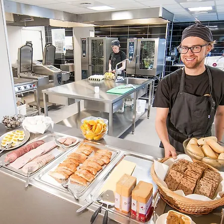 Lofoten Sommerhotell Og Hostel *